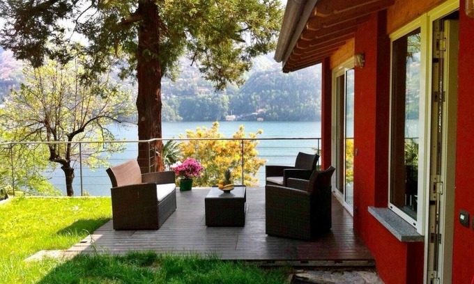 Carate Urio House | Idyllic Retreat: 'Sans Souci' with Garden & Lake View