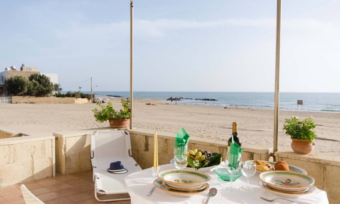 Donnalucata House | Modern Beach House with Ocean View & Prime Amenities