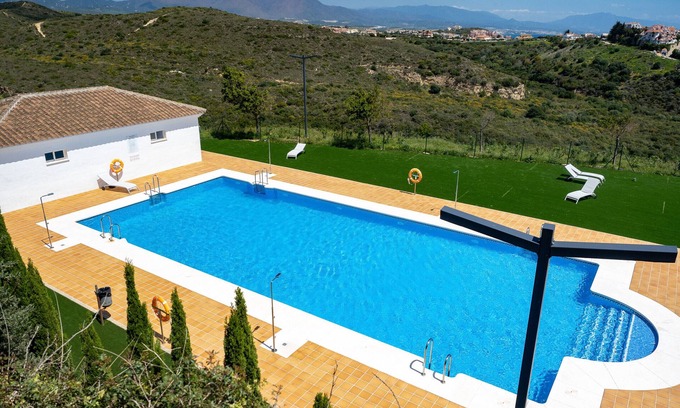 Puerto de la Duquesa Apartment | Idyllic Sea View Retreat with Pool and Spa Amenities