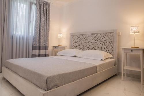 Andros Town House | Discover Small Paradise: 4-Star Haven with 9.9 Rating