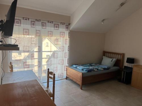 Taunusstein House | Budget-Friendly Stay at Small Pearl 2: Family & Kitchen Amenities