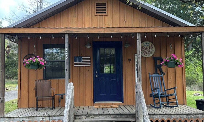 Quitman Cabin | Cozy Cabin Retreat by Greers Ferry Lake - 10/10 Rating