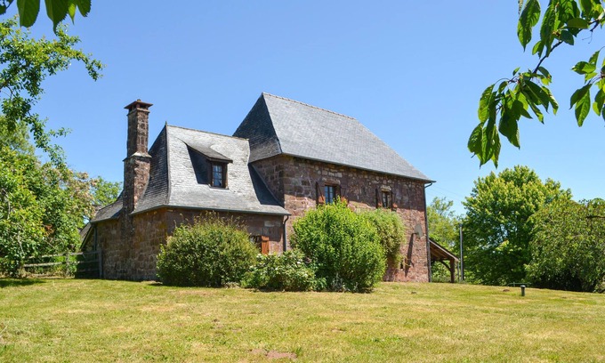 Villac House | Small streets, historic castles and modern art - the area around the vacation home in Villac has man