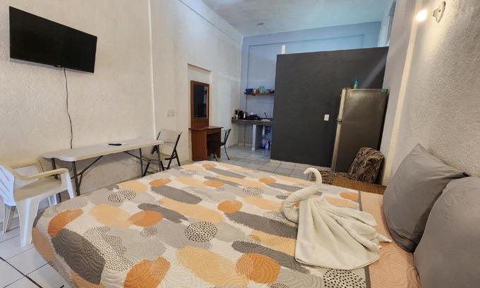 Lazaro Cardenas Apartment | Cozy Studio Near Downtown with Ocean View & Pet Friendly