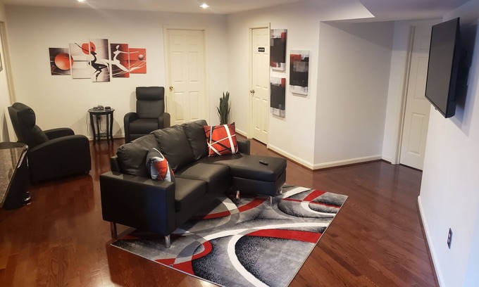 La Plata House | Modern 2-Bedroom Retreat with Full Kitchen & Private Patio
