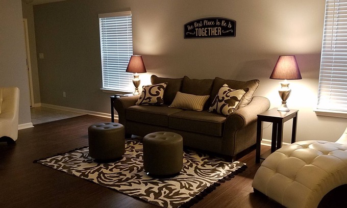 Pendleton House | Convenient Getaway Near Ruoff Music Center - Rated 9.8