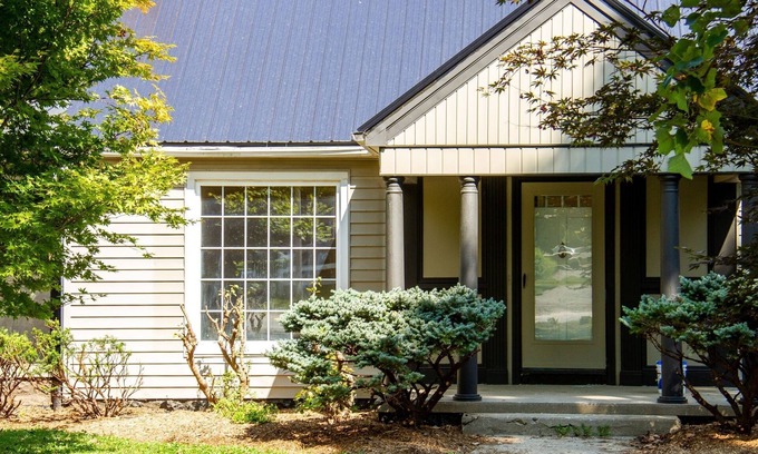 Rockville House | Cozy Retreat: Your Perfect Home Away from Home