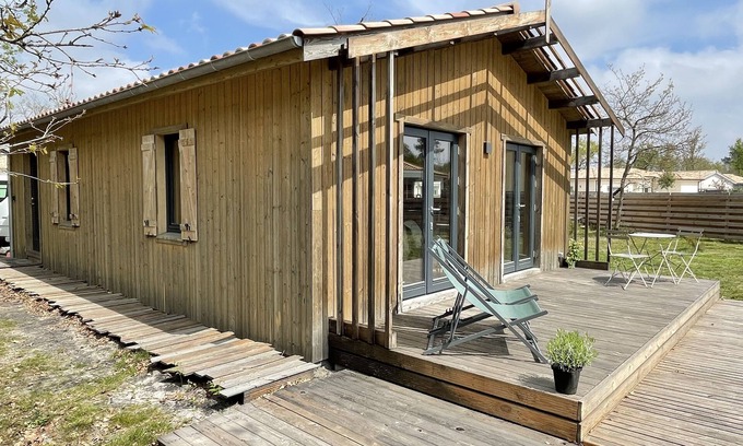 Hourtin Ski Chalet | Cozy Wooden Retreat Near Forest with Pool & Spa Amenities