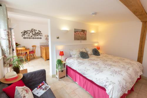 Colyton Apartment | Experience Smallicombe Farm: 4-Star Ocean View Retreat