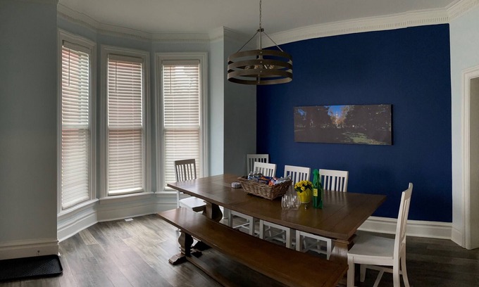 South Bend House | Top-Rated Smalstig Rockne Suites Near Notre Dame