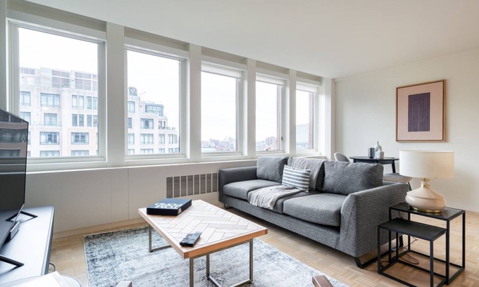 Prudential - St. Botolph Apartment | Modern Back Bay 1BR with Gym and Doorman near Esplanade