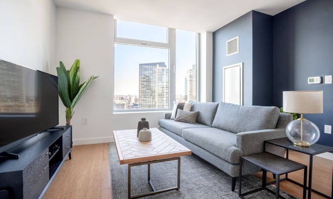 Chinatown Apartment | Modern Downtown 1BR with Gym, Doorman & Near South Station