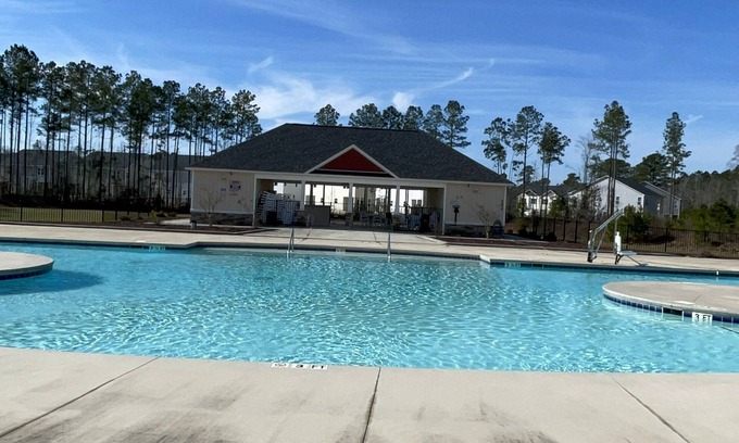 Westgate House | Modern Duplex with Pool and Kitchen – Perfect for Your Stay