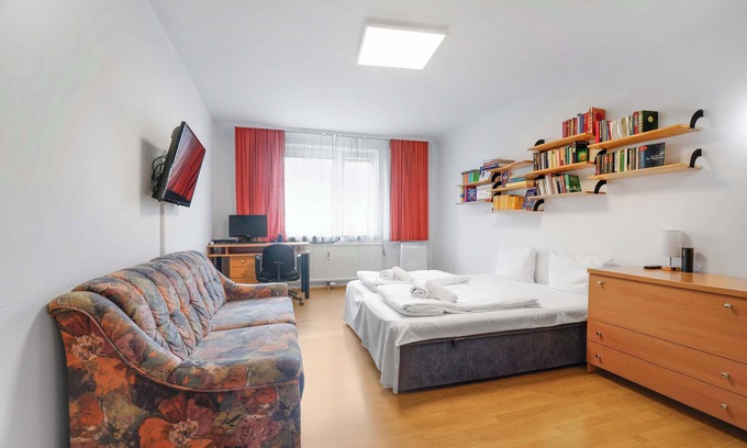 Donaustadt Apartment | City Smart Home: Premium Services & Exciting Media Streaming