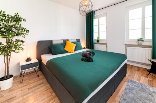 Barmen Apartment | Ideal Retreat for 6 with Kitchen, Parking & Netflix