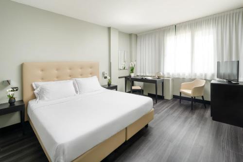 Varedo Hotel | Discover Hotel King: A 4-Star Stay with Family-Friendly Perks