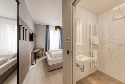 Ludwigsvorstadt-Kliniken Hotel | Convenient Stay at Smart Stay Hotel Station for Families