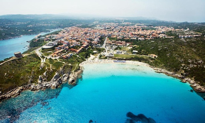 Santa Teresa di Gallura House | Stylish Smart Suite & Apartments with Family-Friendly Amenities