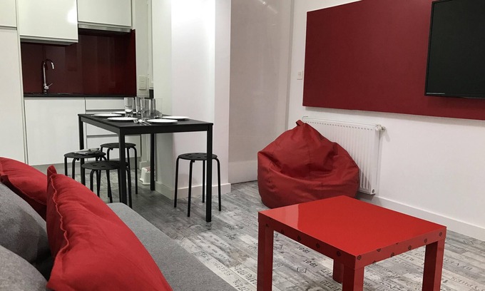 Centro Apartment | Modern Smart Tech Plaza Apartment with Great Amenities