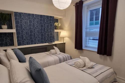 Port Talbot House | Modern 4-Bed House with TVs in Every Room for Families