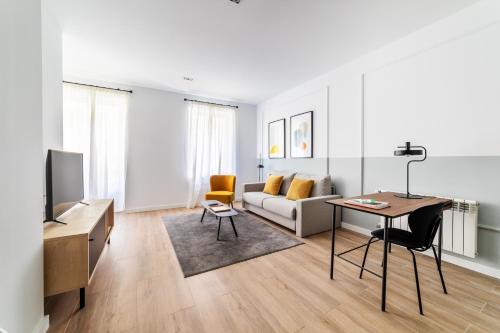 Palos de la Frontera Apartment | Discover Smartr Atocha Reina Sofia: 4-Star Family Retreat