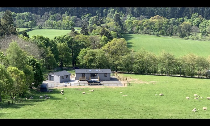 Cardrona Cabin | Top-Rated Smiddyhill Lodge with Pool and Ocean Views