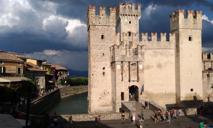 Sirmione Apartment | Smile: Oceanview Retreat with Family-Friendly Amenities
