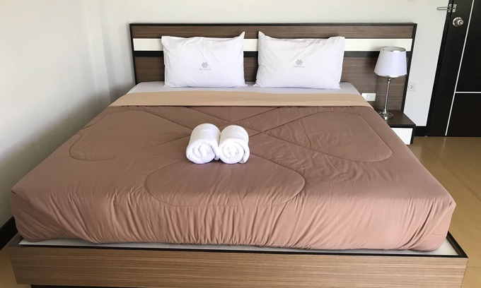 Chom Thong Hotel | Budget-Friendly Stay at Smile Place with Family Amenities