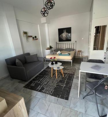 Drama Apartment | Top-Rated Smile Studio: Family-Friendly with Breakfast Included