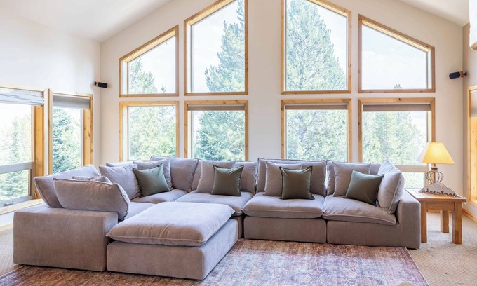 Ketchum Cabin | Smiley Creek Cabin B: Hot Tub, Views & Adventure