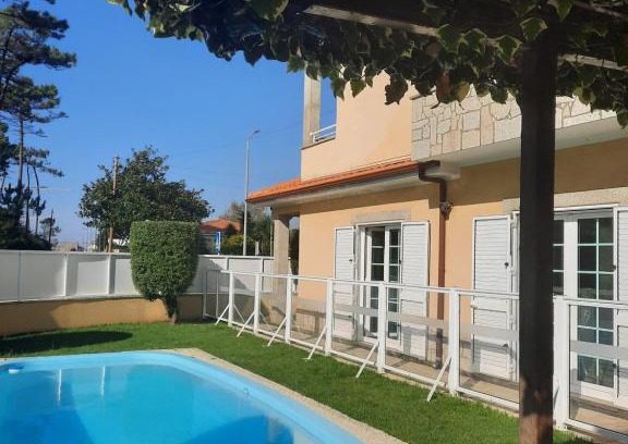 Labruge Bed & Breakfast | Impressive Guest House with Ocean Views in Labruge