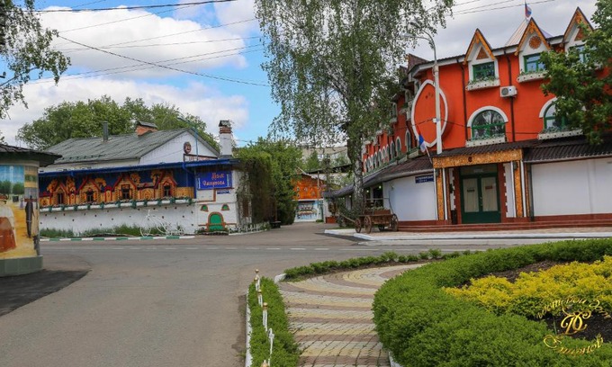 Pushkino House | Pet-Friendly Smirnov Hotel with Pool and Hot Tub Amenities