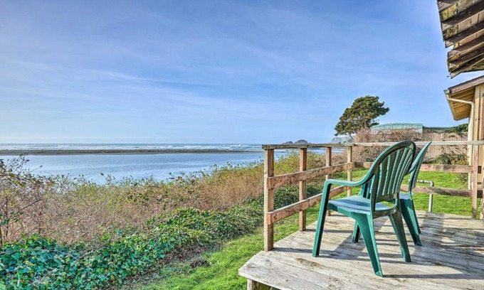 Smith River House | Cozy Smith River Vintage Cabin with Oceanfront Deck & Views