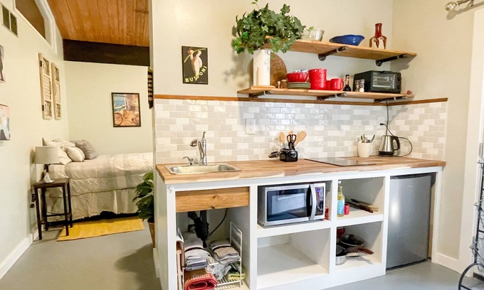 Terrebonne House | Smith Rock Cabin: Steps from Nature, Pet & Child Friendly