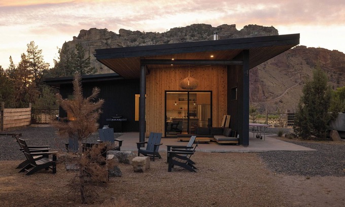 Terrebonne House | Pet-Friendly Smith Rock Oasis with Hot Tub Near the Park