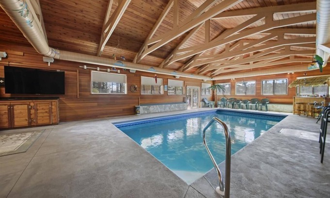 West Alton House | Discover Smith's Point Retreat: Poolside Bliss Awaits!