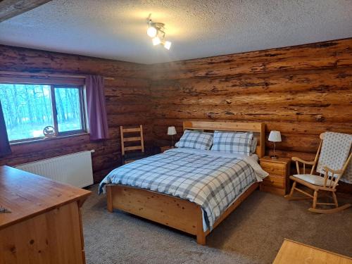 Smithers Bed & Breakfast | Discover Smithers Driftwood Lodge: Rated 9/10 with Family Amenities