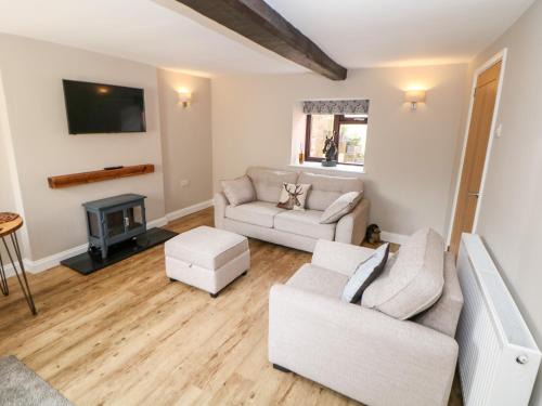 Barlow House | Pet-Friendly Smithy Cottage - 4-Star Guest Favorite