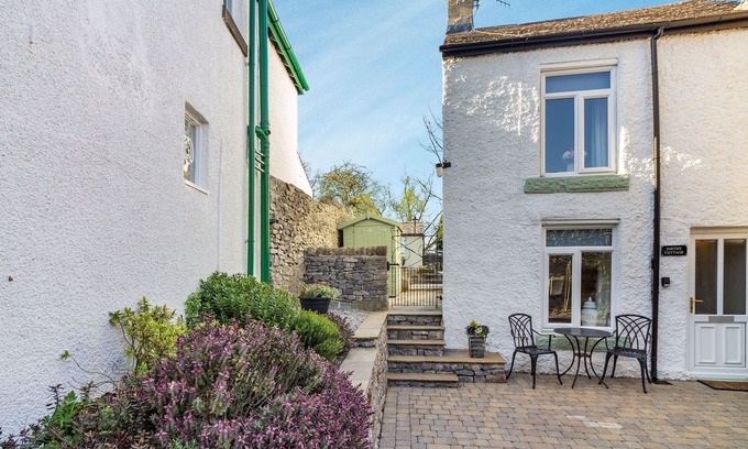 Peak District Cottage | Guest Rated 10/10 - Smithy Cottage with Breakfast & Kitchen