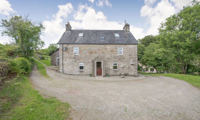 Lochgilphead House | Cozy Smithy House: Pet-Friendly Holiday Cottage in Kilmartin