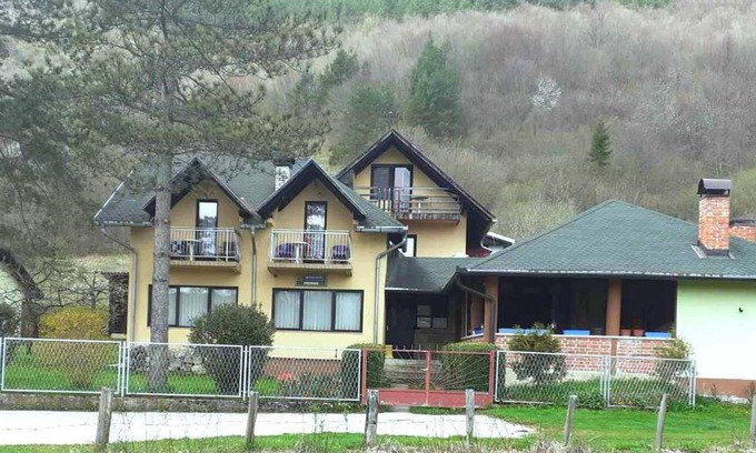 Republika Srpska Apartment | Cozy Country Retreat with Kitchen & Pet-Friendly Amenities
