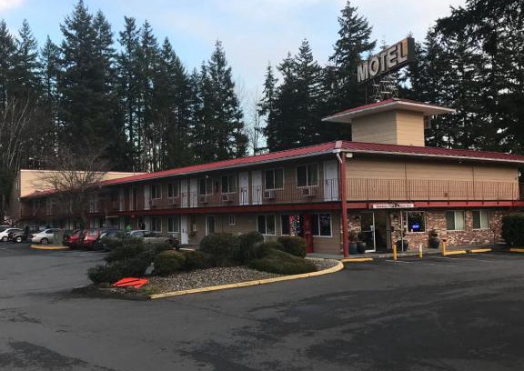 Arlington Hotel | Budget-Friendly Stay at Smokey Point Motor Inn for Families