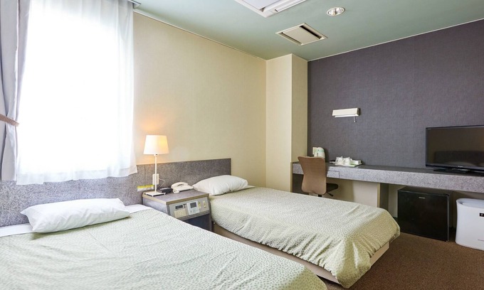 Tsushima Hotel | Relax in Tsushima: Family-Friendly Twin Room Retreat