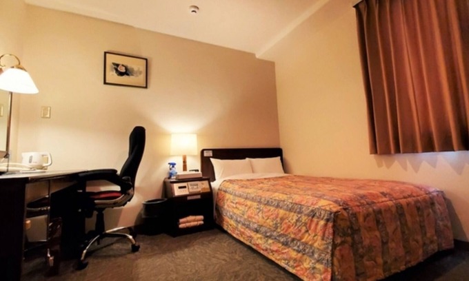 Nobeoka Hotel | Inviting Semidouble Room with Breakfast in Nobeoka, Miyazaki