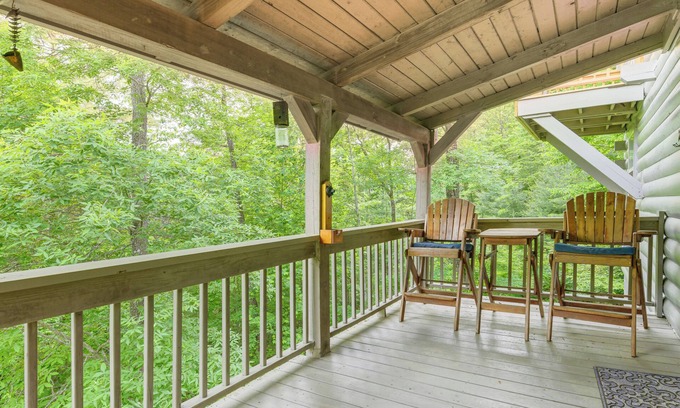 Hartford Cabin | Cozy Smoky Mountain Log Cabin Near Rafting Adventures