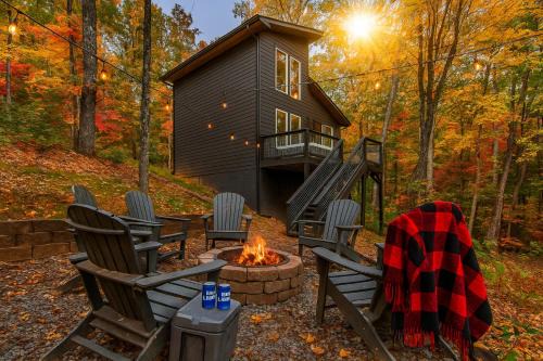 Gatlinburg - Pigeon Forge House | Relaxing Retreat with Hot Tub, Arcade & Pet-Friendly Stay