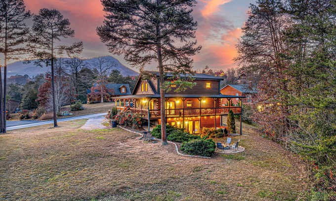 Sevierville Cabin | Experience Relaxation: Hot Tub, Pool Table & Close to Fun