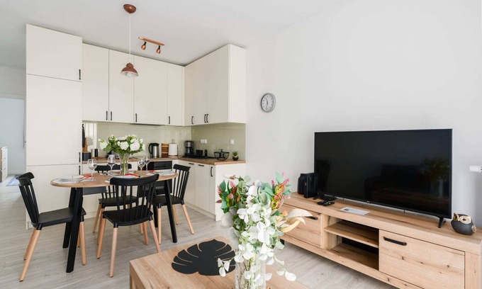 Grunwald Apartment | Top-Rated 2-Bedroom Stay with Wifi & Balcony in Poznan