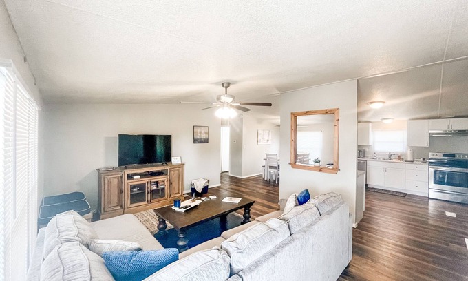 Mead House | Discover Smooth Sailing: Pool, Spa & Lake Texoma Nearby