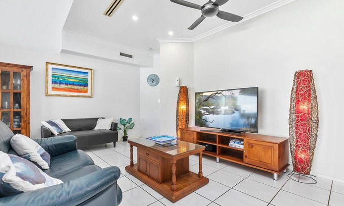 Bellara Apartment | Modern Child-Friendly 2 Bedroom Apartment - Smooth Sailing